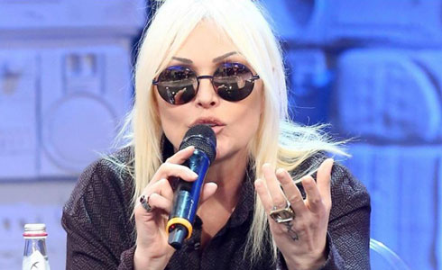 AMICI 2016, ANNA OXA CONTRO VIRGINIA RAFFAELE: “MI DISSOCIO DA QUESTO GENERE DI COMICITA'”