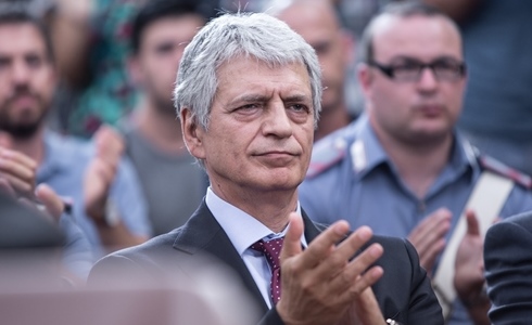 ASCOLTI TV | DOMENICA 22 MAGGIO 2016. ROMANZO SICILIANO (11.70%) BATTUTO DALLE REPLICHE DI UN PALLOTTOLA NEL CUORE (15.19%). IL COSTANZO SHOW CON LA VENTURA ALL’8.53%