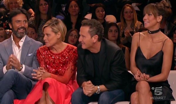 ASCOLTI TV | LUNEDI 2 MAGGIO 2016. STABILE L’ISOLA (21.86%), CALA IL SISTEMA (15.26%). COLORS PARTE DAL 12.24%