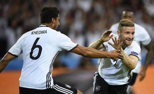 ASCOLTI TV | DOMENICA 12 GIUGNO 2016. GERMANIA-UCRAINA AL 24.33%, IL SEGRETO AL 13.59%. MEDIASET EXTRA ALLO 0.55% (24 H) CON IL NON E’ LA RAI DAY