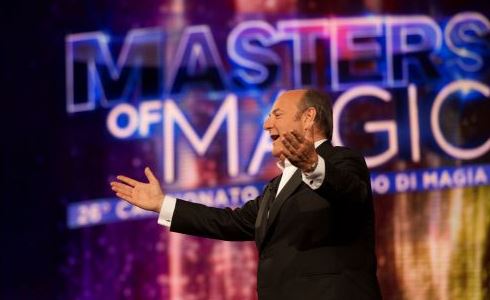 MASTERS OF MAGIC: GERRY SCOTTI PORTA LA MAGIA SU CANALE 5. ECCO CHI VINCERA’ (SPOILER)