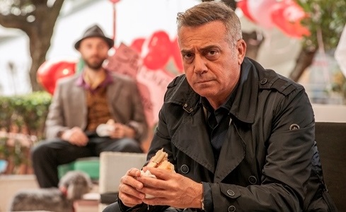 MATRIMONI E ALTRE FOLLIE: CANALE 5 PUNTA SU UNA COMMEDIA FAMILIARE PER ACCENDERE L’ESTATE. CI RIUSCIRA’?