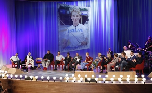 PROGRAMMI TV DI STASERA, DOMENICA 12 GIUGNO 2016. TUTTI GLI OSPITI DEL MAURIZIO COSTANZO SHOW