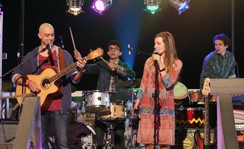 PROGRAMMI TV DI STASERA, LUNEDÌ 11 LUGLIO 2016. SU RAI1 BRACCIALETTI ROSSI 2