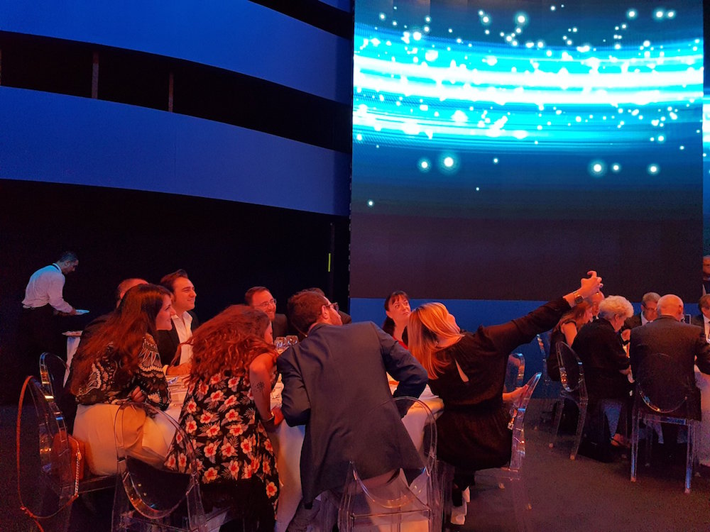 Palinsesti Mediaset 2016:2017 - Tavolo 2 Palinsesti Mediaset 2016:2017 - Tavolo 2