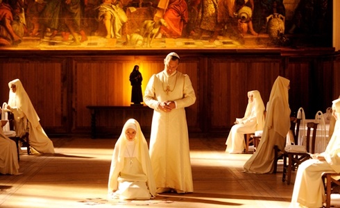 THE YOUNG POPE: LA SERIE DI PAOLO SORRENTINO A OTTOBRE SU SKY. PREMIERE A VENEZIA