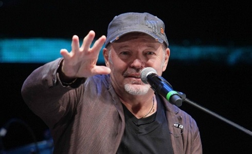 UNICI – LE QUATTRO GIORNATE DI VASCO: IL ROCKER EMILIANO RIPERCORRE I 40 ANNI DI CARRIERA SU RAI2