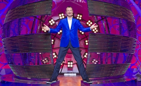 PROGRAMMI TV DI STASERA, VENERDÌ 9 SETTEMBRE 2016. A REAZIONE A CATENA DI SERA GIOCA IL TRIO SARDO DE “LE INTESE A DISTANZA”