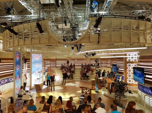 FORUM: E’ POLEMICA SUI ‘FIGLI DI’ E SULLA NUOVA SCENOGRAFIA (FOTO)