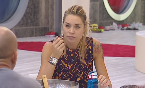 GRANDE FRATELLO VIP, GIORNO 32: TUTTI A TAVOLA TRANNE VALERIA. ELENOIRE: “SIAMO ALL’ASILO MARIUCCIA”