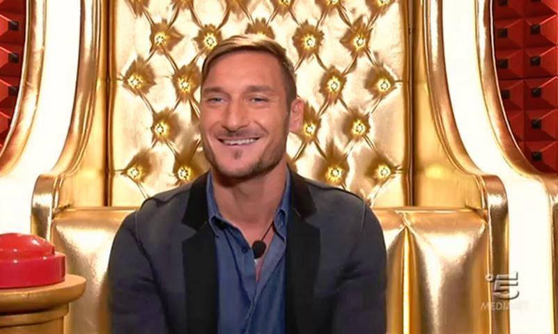 ASCOLTI TV | LUNEDI 24 OTTOBRE 2016. CRESCE GF VIP (22.3%), BENE L’ALLIEVA (19.6%). PECHINO EXPRESS SI FERMA AL 7.4%