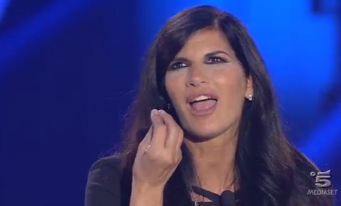 GRANDE FRATELLO VIP, PAMELA PRATI VS ALFONSO SIGNORINI: “OPINIONISTA CHE DICE CAZ**TE”