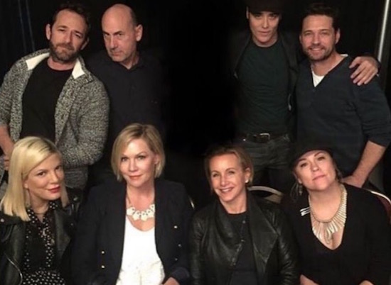 SERIE TV NEWS: LA REUNION DI BEVERLY HILLS 90210, MOZART IN THE JUNGLE A VENEZIA (TRAILER CON LA BELLUCCI), NARCOS E IL MEGA CROSSOVER NELL’UNIVERSO DC COMICS