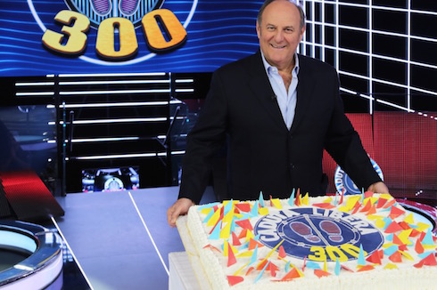 CADUTA LIBERA FESTEGGIA LE 300 PUNTATE. GERRY SCOTTI: “E’ ENTRATO DI PREPOTENZA NEL COSTUME DELLA TV ITALIANA”