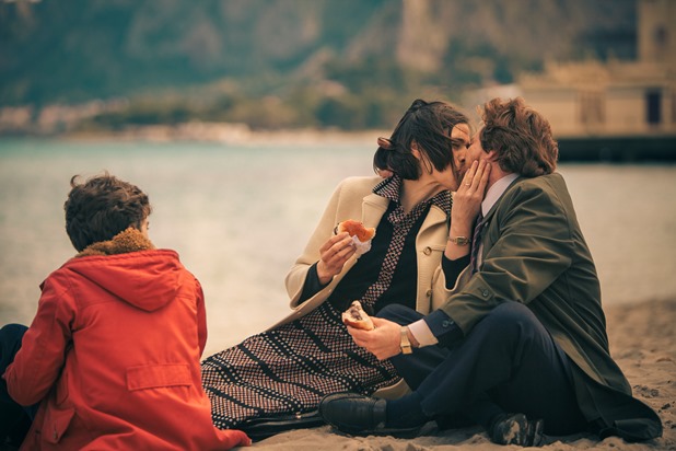 LA MAFIA UCCIDE SOLO D’ESTATE: LA SERIE CHE STRAVOLGE LA DICOTOMIA COMMEDIA/DRAMMA, SORRIDENDO DI UN MONDO DI LACRIME