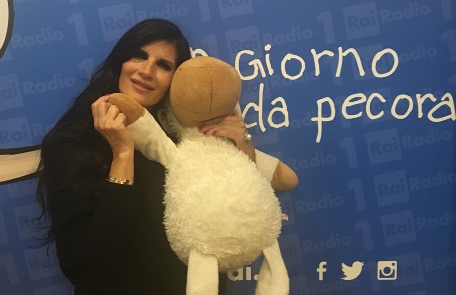 PAMELA PRATI LANCIA UN APPELLO A CONTI: “CARLO, PORTAMI A SANREMO. ANCHE GRATIS. E’ IL SOGNO DI UNA VITA”