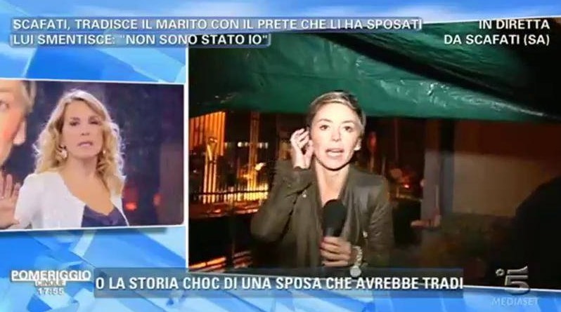 POMERIGGIO CINQUE: CAOS PER IL PRETE AMANTE DI SCAFATI. I CITTADINI STACCANO I CAVI PER FAR SALTARE IL COLLEGAMENTO