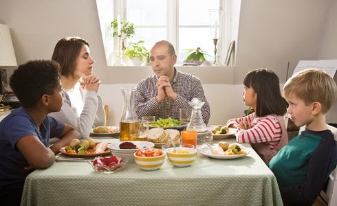PROGRAMMI TV DI STASERA, LUNEDÌ 21 NOVEMBRE 2016. ZALONE IN PRIMA TV SU SKY CONTRO SELFIE E LA MAFIA UCCIDE SOLO D’ESTATE
