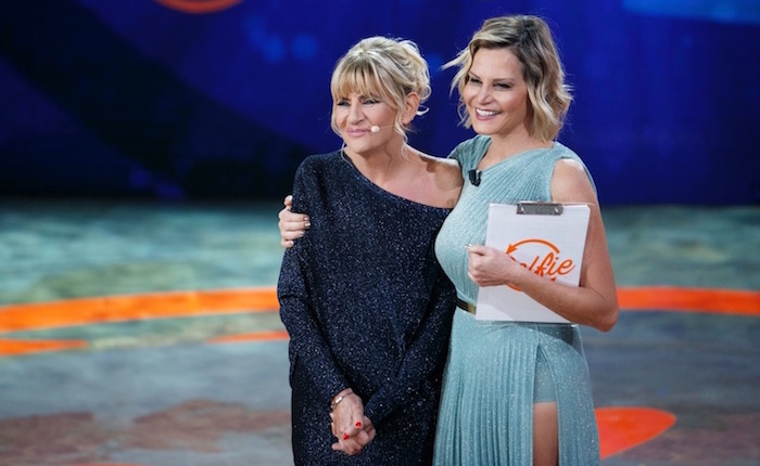 SELFIE: LE COSE POSSONO CAMBIARE. OTTIMI ASCOLTI MA SIMONA VENTURA A DISAGIO CON LE EMOZIONI. FORMAT PERFETTIBILE