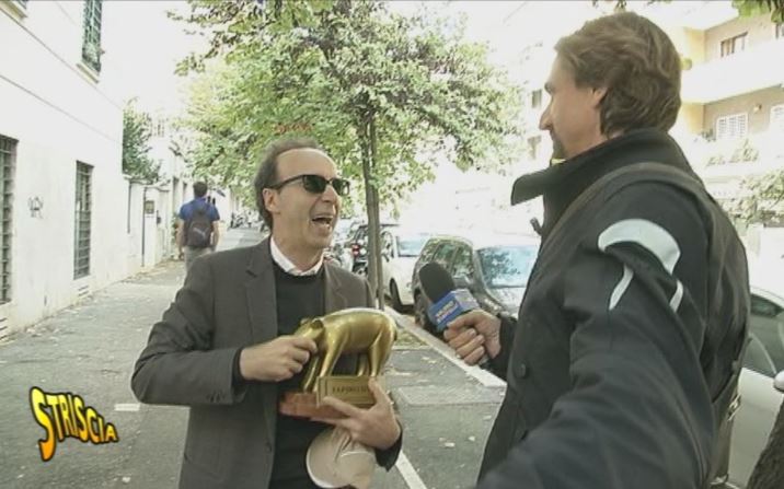 STRISCIA LA NOTIZIA: TAPIRO D’ORO A BENIGNI PER LA PATENTE RITIRATA