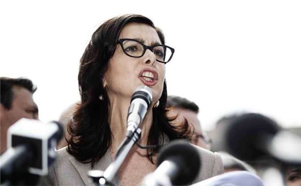 IL PRESIDENTE LAURA BOLDRINI CONTRO QUEI CATTIVI SOTTOPANCIA ANTIFEMMINISTI DEI TG (QUESTIONI PARLAMENTARI DI RILIEVO!)