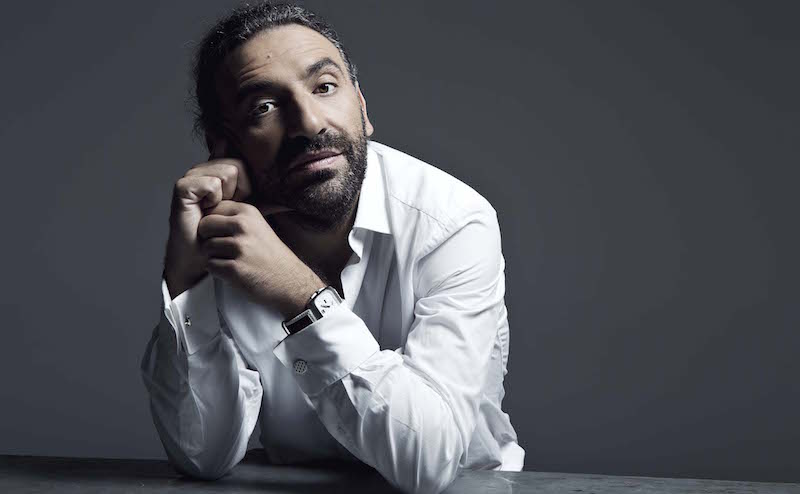 STEFANO BOLLANI VS I TALENT: “19 SU 20 CHE PARTECIPANO AD X FACTOR E AMICI SONO CONDANNATI A PAGARE UNO PSICANALISTA. VOGLIO VEDERE LE MASSE CHE COMPRANO IL BIGLIETTO PER ANDARE A VEDERE VALERIO SCANU”