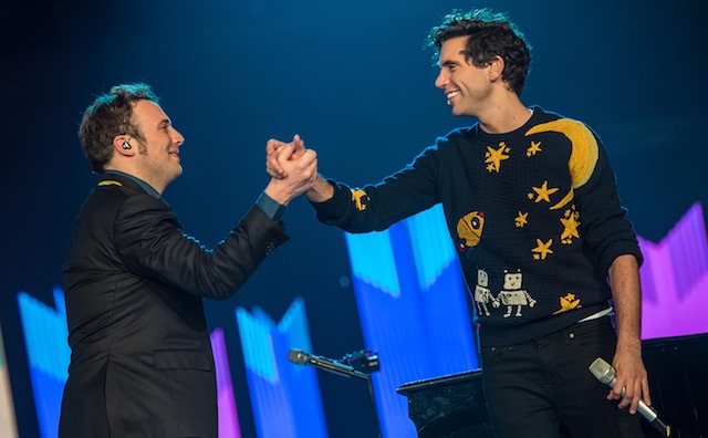 LE PAGELLE DELLA SETTIMANA TV (10-16/12/2016). PROMOSSI STASERA CASAMIKA E MAI PIU’ BULLISMO, BOCCIATE WANNA E STEFANIA MARCHI ALL’ISOLA