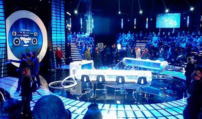 MUSIC QUIZ: STUDIO E OSPITI DEL NUOVO SHOW DI AMADEUS SU RAI 1 IN ANTEPRIMA SU DAVIDEMAGGIO.IT