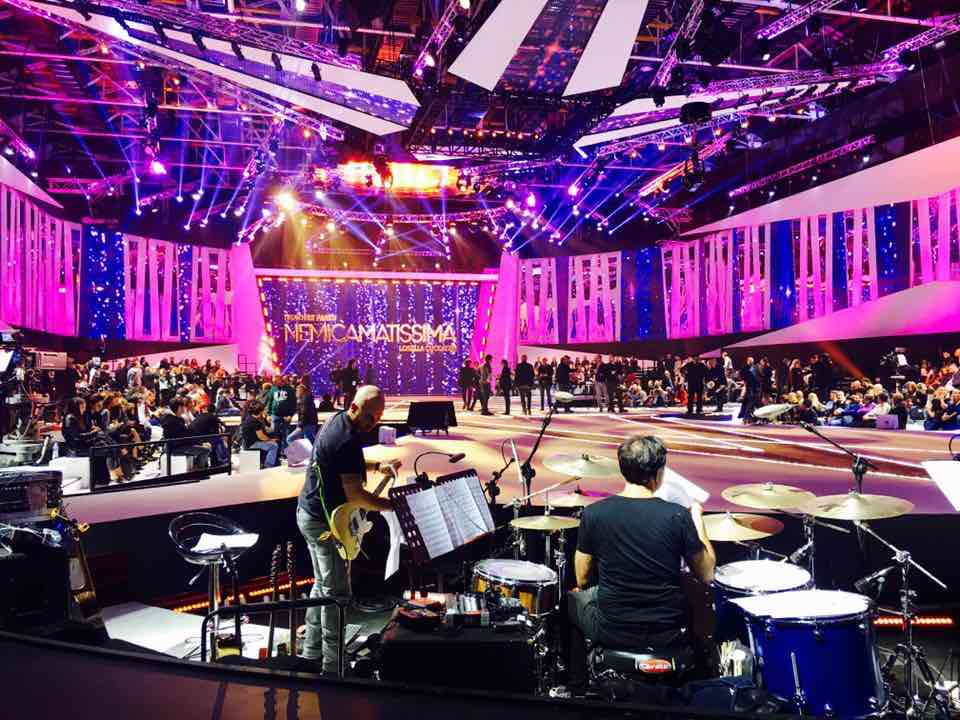 NEMICAMATISSIMA: CUCCARINI E PARISI DEBUTTANO SU RAI 1. OSPITI LILLO E GREG, SIANI, GREGGIO, ZUCCHERO, VECCHIONI, BEBE VIO