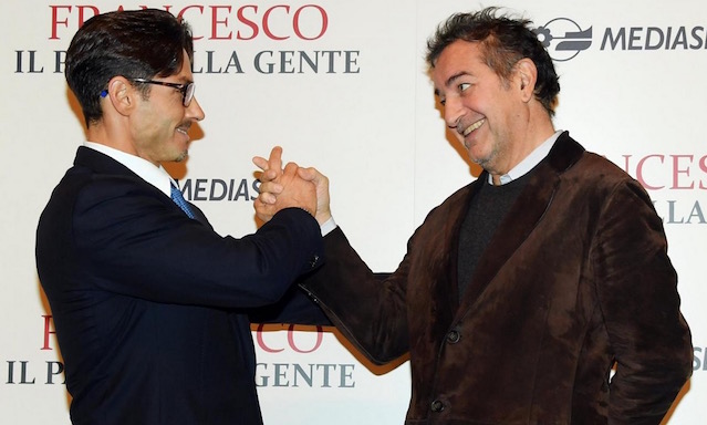 FRANCESCO IL PAPA DELLA GENTE, PIERSILVIO BERLUSCONI: “A NETFLIX L’ESCLUSIVA MONDIALE (ECCETTO L’EUROPA)”. E SU VIVENDI… (VIDEO)