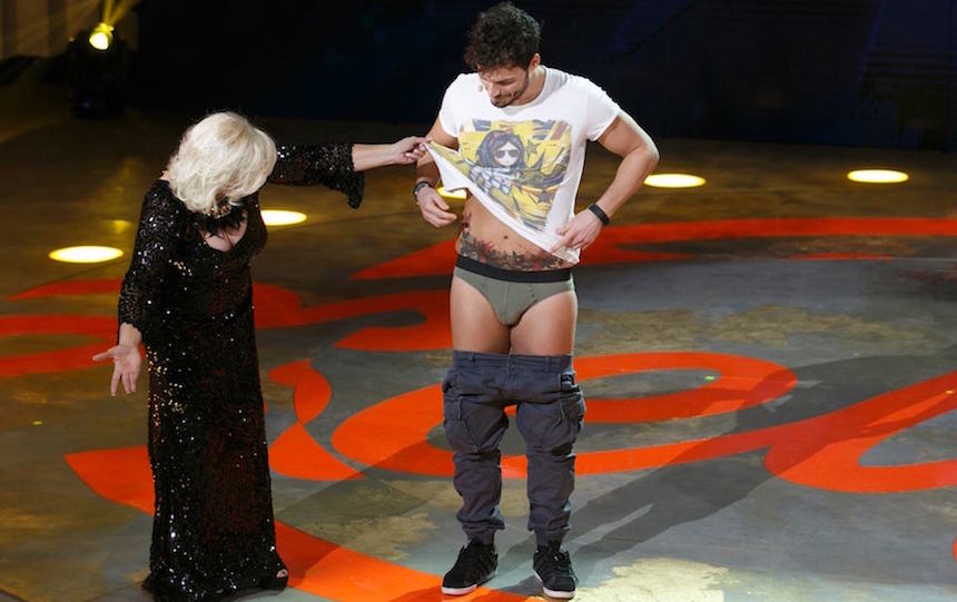 ASCOLTI TV | LUNEDI 5 DICEMBRE 2016. SELFIE AL 15.4%, PORTA A PORTA AL 13.5%. BOOM PIAZZAPULITA (7.4%) E GUERRE STELLARI SU TV8 (4%). AMORE CRIMINALE CRESCE (4.9%). LA7 AL 6.1% NELLE 24H