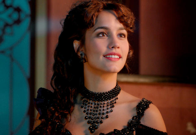 CANALE 5, DAYTIME DELLE FESTE: DE FILIPPI E D’URSO GIA’ IN VACANZA, BEAUTIFUL RIMPIAZZATO DA UNA VITA