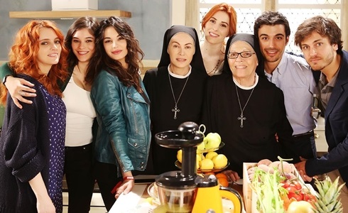 PROGRAMMI TV DI STASERA, GIOVEDÌ 12 GENNAIO 2017. SU RAI1 NUOVE AVVENTURE IN CONVENTO CON CHE DIO CI AIUTI 4