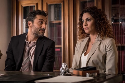 IL BARLUME ESASPERATO DI ISTERIA SENZA CONTROLLO