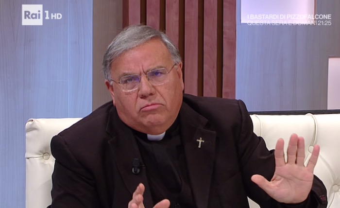 TORTO O RAGIONE: LA CAUSA SUL ‘NONNO TRAVESTITO’ FA INFURIARE IL GAY CENTER