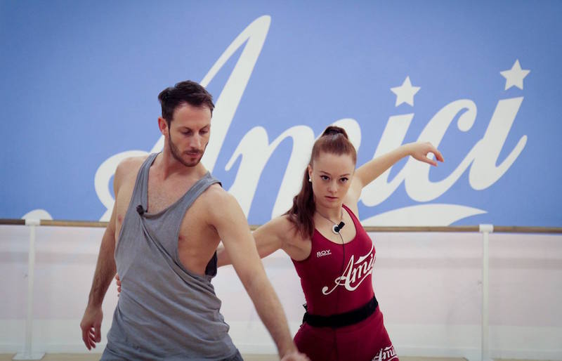 AMICI 2017, DAYTIME 25 GENNAIO. VITTORIA A LEZIONE DI SENSUALITA’, MIKE BIRD E’ IL MISTERIOSO LEONE?