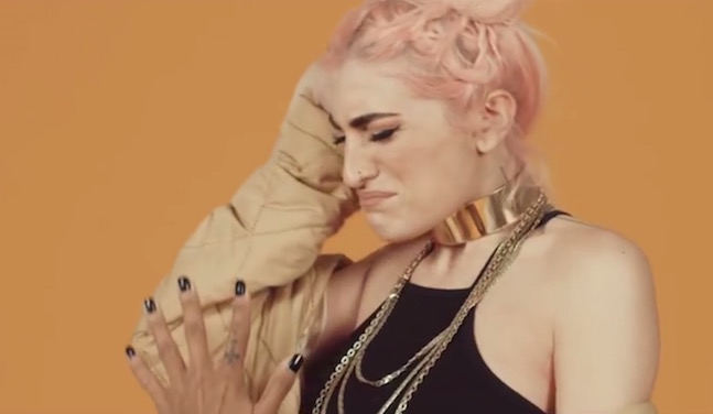 LUCA TOMMASSINI CONTRO LA PUPILLA DI FEDEZ, ROSHELLE: LE COREOGRAFIE DEL VIDEO NON SONO TUE! (VIDEO)