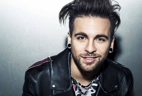 SANREMO 2017, TESTI CANZONI: ALESSIO BERNABEI – NEL MEZZO DI UN APPLAUSO