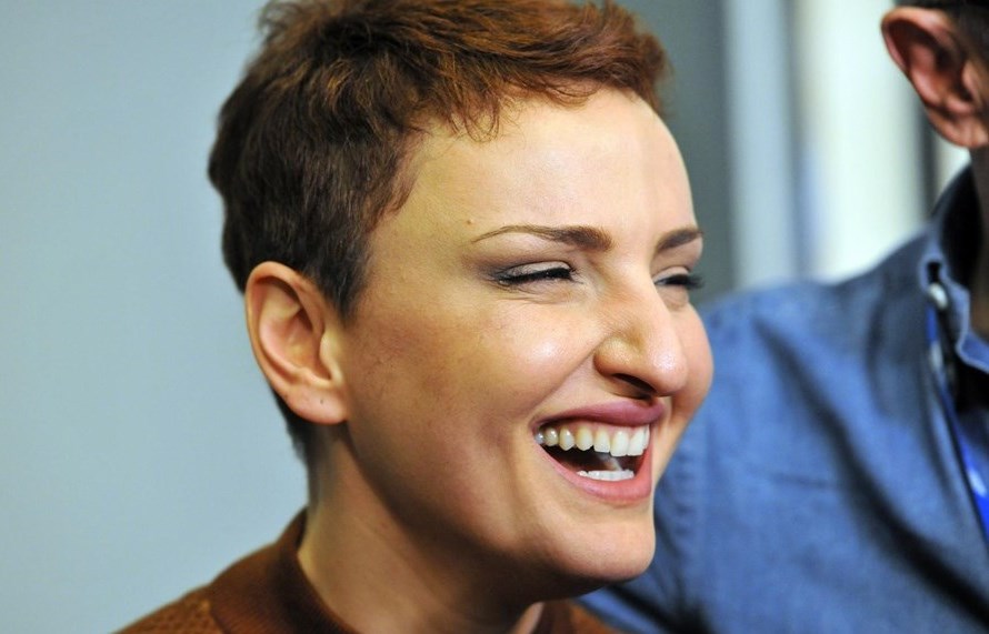 FESTIVAL DI SANREMO 2017, GAFFE DI ARISA: ELOGIA LA PERFORMANCE DI ELODIE SUI SOCIAL, MA SCAMBIA LA COVER PER L’INEDITO