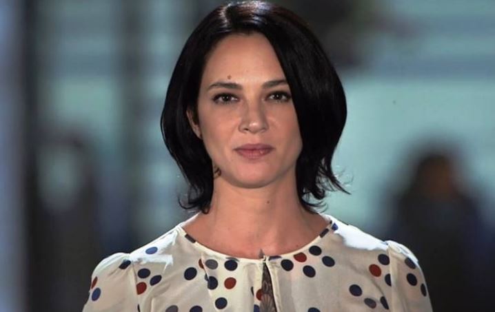 ASIA ARGENTO VS GIORGIA MELONI: “SCHIENA LARDOSA, FASCISTA”. LA RAI SI DISSOCIA, LEI SI SCUSA