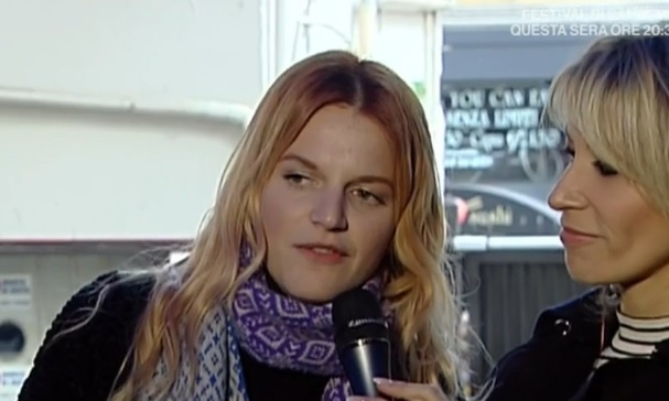 LA VITA IN DIRETTA DA SANREMO: MALGIOGLIO DEMOLISCE LA “NENIA” DI CHIARA. NON SA CHE LEI LO STA ASCOLTANDO IN COLLEGAMENTO