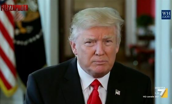 PIAZZAPULITA: TRUMP DOPPIATO CON LA VOCE DA CATTIVO (VIDEO) E SANTORO LO PARAGONA A HITLER