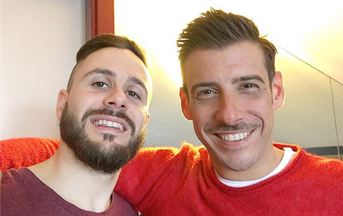 SANREMO 2017: ECCO CHI SI NASCONDE NELLA SCIMMIA DI GABBANI (VIDEO OCCIDENTALI’S KARMA)