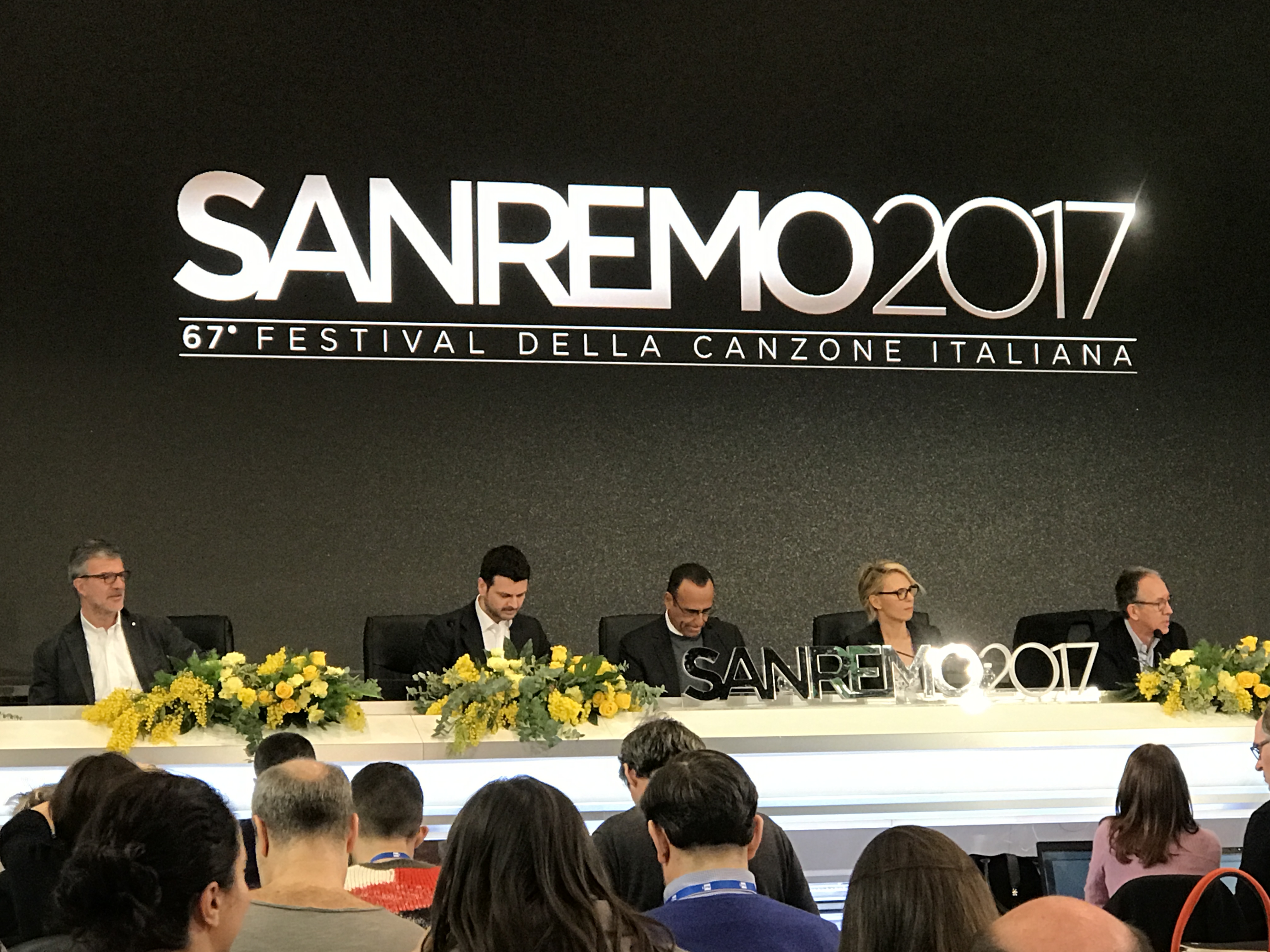 FESTIVAL DI SANREMO 2017: LA CONFERENZA STAMPA DELLA SECONDA SERATA