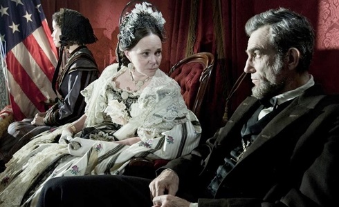 Programmi TV di stasera, martedì 14 febbraio 2017. Su Rai 3 Lincoln con Daniel Day Lewis