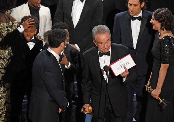 Notte degli Oscar 2017: tutti i vincitori. Clamorosa gaffe, sbagliato l’annuncio del Miglior film (video)