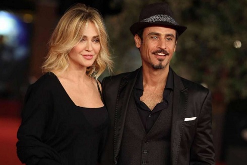 Isola dei Famosi 2017: Paola Barale in studio a supportare l’ex Raz Degan