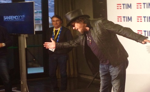 FESTIVAL DI SANREMO 2017 – ZUCCHERO: “SE VADO IN GARA PERDO SICURO”. STASERA APRIRA’ LA FINALE