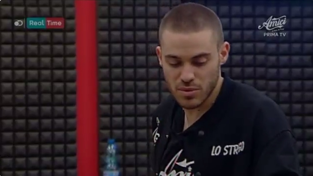 Amici 2017, daytime 1 marzo. Veronica rassicura Vittoria: “Non sei grassa”