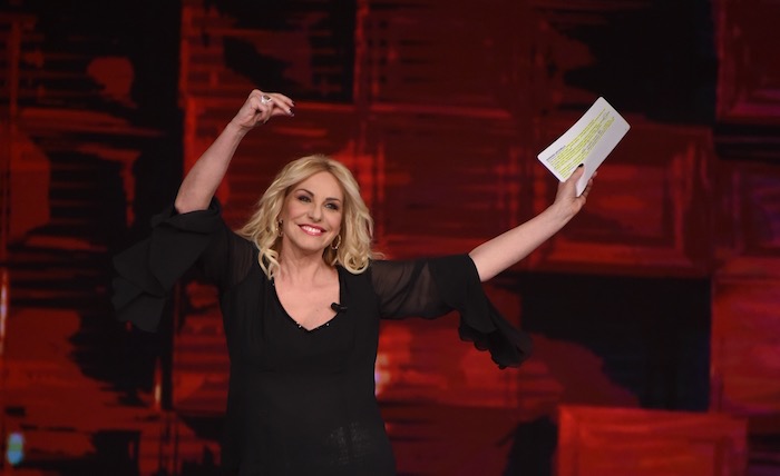 Standing Ovation: La Porta Rossa si sposta per non dar fastidio. Bonolis e D’Alessio gli ospiti della terza puntata